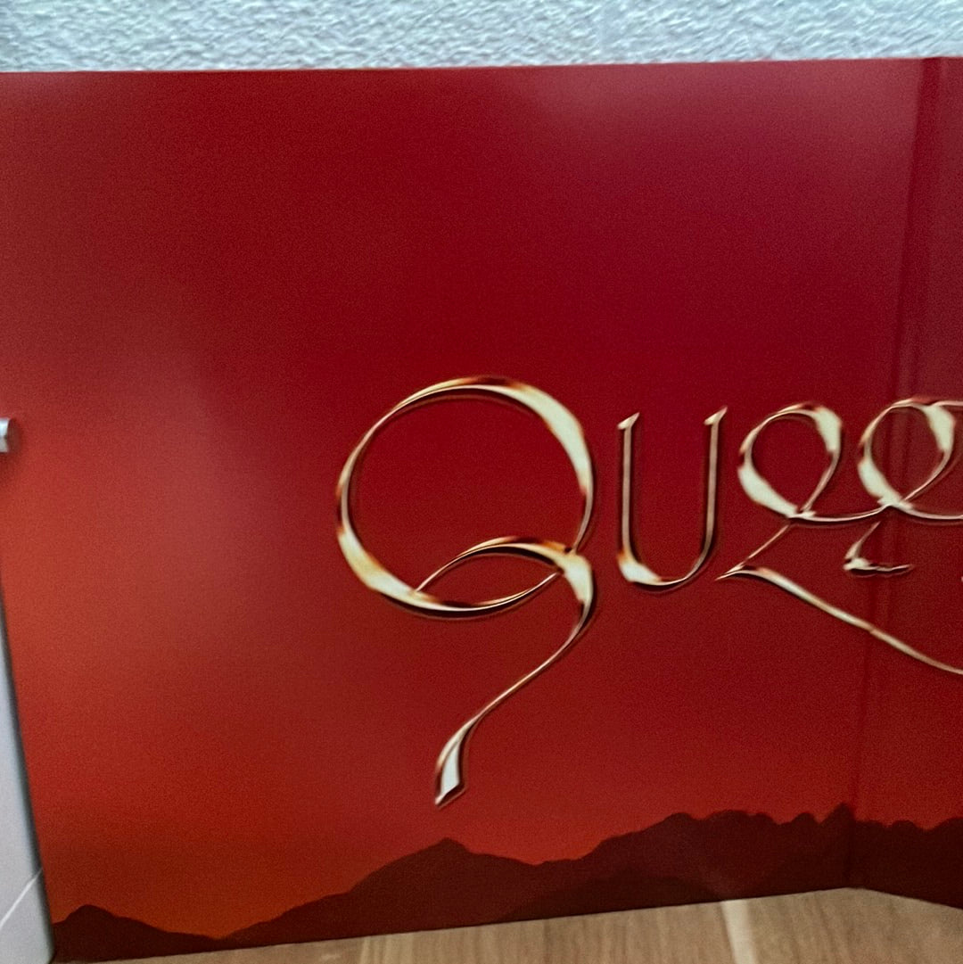 Nicki Minaj - Queen